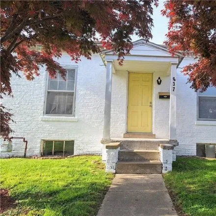 Buy this 2 bed house on 302 Manier Street in Paris, IL 61944