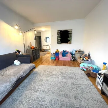 Image 5 - 23-52 29th Street, New York, NY 11105, USA - House for sale