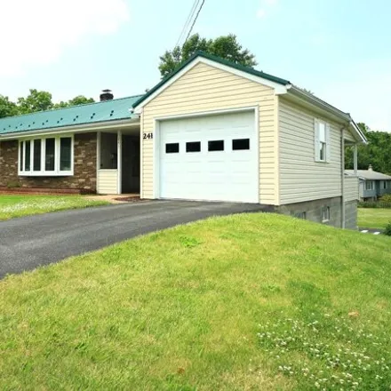 Image 2 - 241 W College Ave, Pleasant Gap, Pennsylvania, 16823 - House for sale