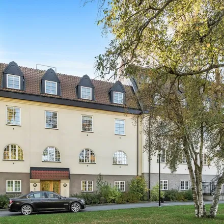 Rent this 4 bed apartment on Vendevägen in 182 67 Djursholm, Sweden