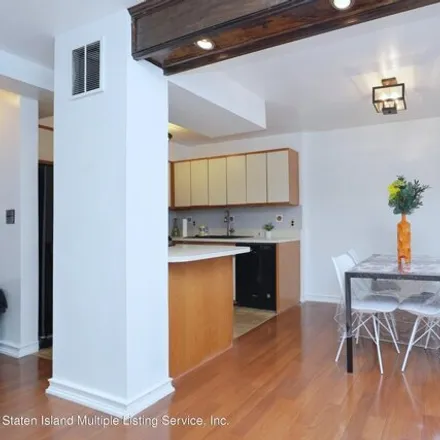 Image 5 - 27 Stage Ln, New York, 10304 - Townhouse for sale
