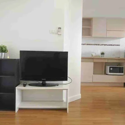 Rent this 1 bed apartment on Rama IV Road in Khlong Toei District, 10110