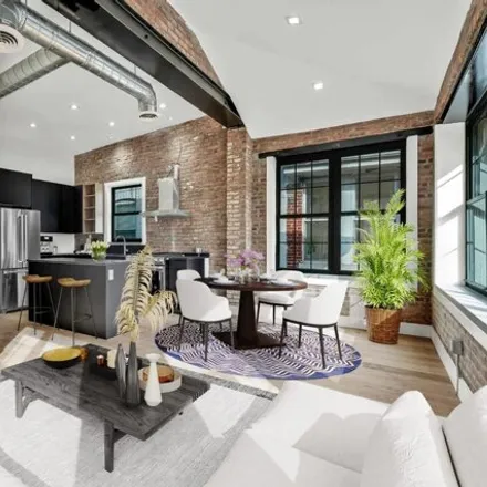 Image 7 - 909 Willoughby Avenue, New York, NY 11221, USA - House for sale