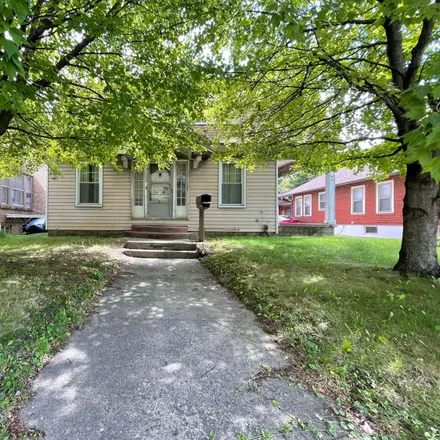 Buy this 3 bed house on Dollar Store in North Limestone Street, Springfield