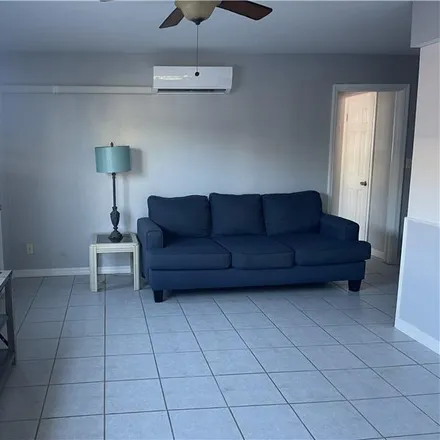 Image 5 - John's Pass Village, 511 129th Avenue East, Mitchell Beach, Madeira Beach, FL 33708, USA - Townhouse for rent