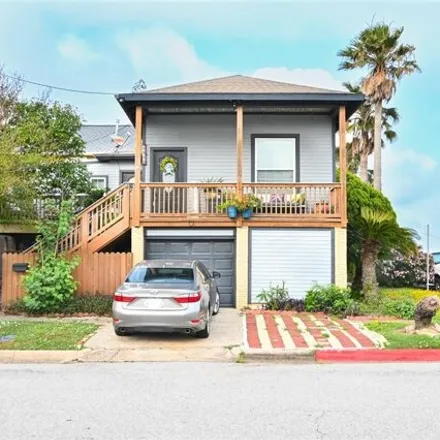 Rent this 1 bed house on Beach Side Bungalow in 1316 Ursuline Street - Avenue N, Galveston
