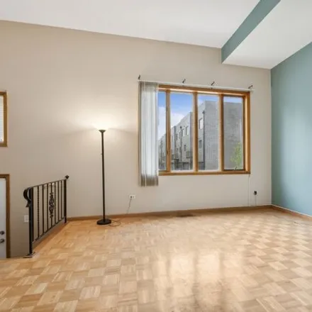 Image 2 - 336 West 32nd Street, Chicago, IL 60616, USA - Townhouse for sale