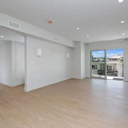 Image 2 - Mr. Speedy Rooter, 11755 Mayfield Avenue, Los Angeles, CA 90049, USA - Apartment for rent