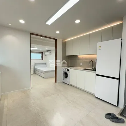 Rent this studio apartment on 서울특별시 성북구 안암동5가 12-50