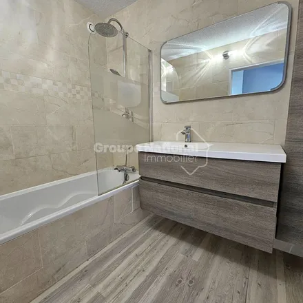 Rent this 3 bed apartment on Avenue Gabriel Frigière in 13250 Saint-Chamas, France