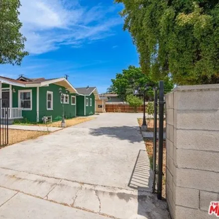 Buy this studio house on 1010 South Highland Avenue in Fullerton, CA 92832