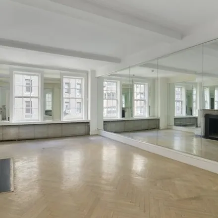 Image 2 - 25 East 86th Street, New York, NY 10028, USA - Apartment for sale