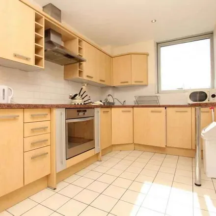 Rent this 3 bed apartment on Platform 2 in Aspen Way, London