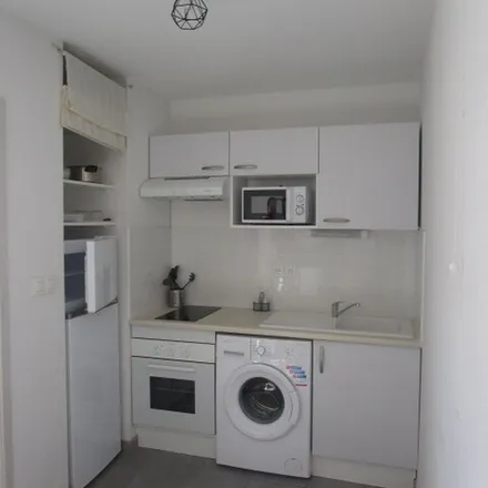 Image 6 - Avenue des Étangs, 11100 Narbonne, France - Apartment for rent