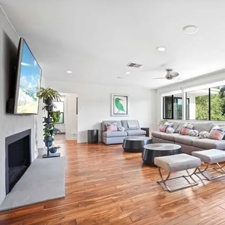 Image 3 - 11319 Canton Drive, Los Angeles, CA 91604, USA - House for sale