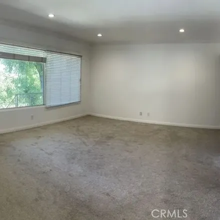 Rent this 1 bed apartment on 3950 West Oak Street in Burbank, CA 91505