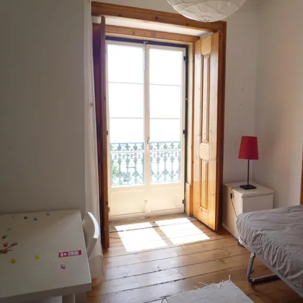 Rent this 3 bed room on Sta Apollónia in Rua dos Caminhos de Ferro, 1100-395 Lisbon