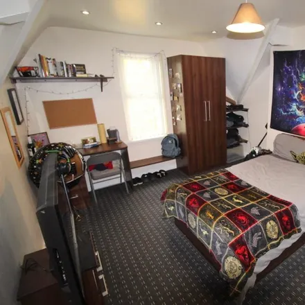 Image 5 - 230 Kirkstall Lane, Leeds, LS6 3DP, United Kingdom - House for rent