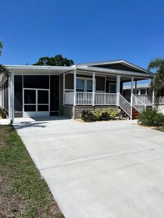 Buy this studio apartment on 1521 90th Avenue in West Vero Corridor, Indian River County