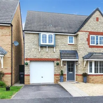 Buy this 4 bed house on Beauchamp Avenue in Midsomer Norton, BA3 4WS