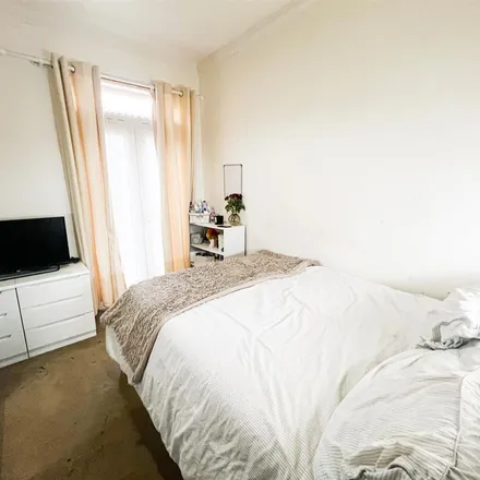 Rent this 1 bed apartment on Avenue Primary School in Meanley Road, London
