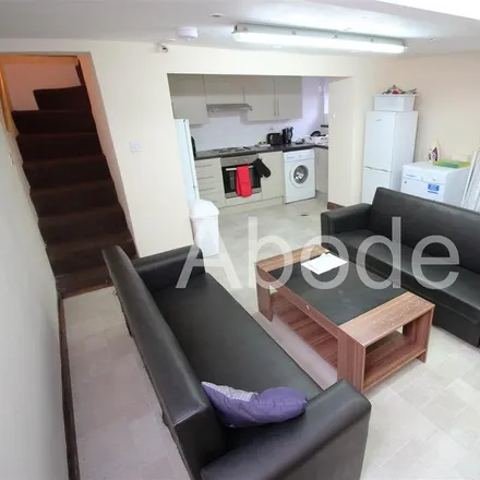 Image 2 - Royal Park Avenue, Leeds, LS6 1EZ, United Kingdom - House for rent