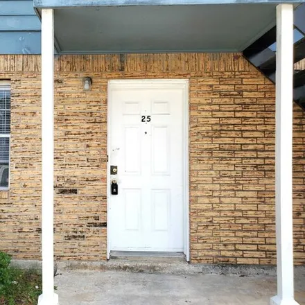 Rent this 2 bed house on 725 South 4th Street in Silsbee, TX 77656