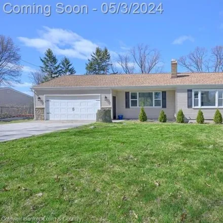 Buy this 3 bed house on 4772 Forest Avenue in Waterford Township, MI 48328