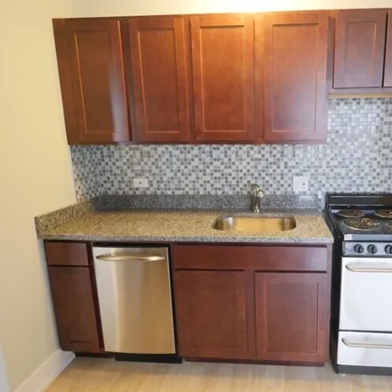 Rent this 1 bed apartment on 445 W Wellington Ave
