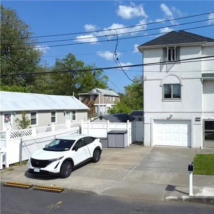 Buy this 3 bed duplex on 156 Colony Ave in New York, 10306