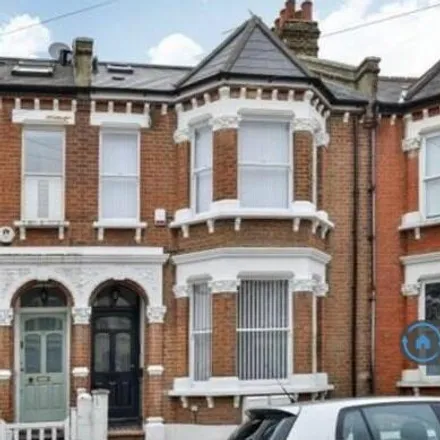 Rent this 6 bed townhouse on Calbourne Road in London, SW12 8LS