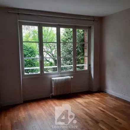 Rent this 4 bed apartment on 12 Rue Saint-Jacques in 41100 Vendôme, France