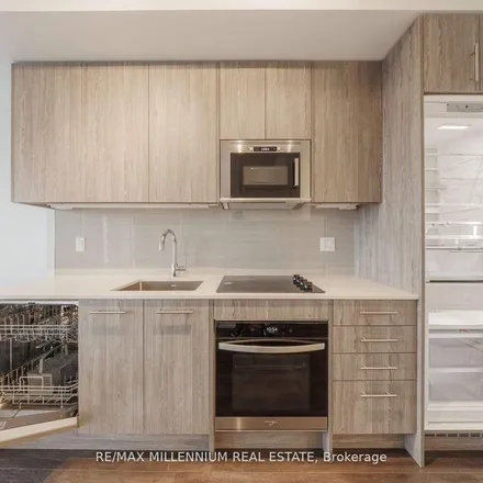 Image 8 - 2575 Danforth Avenue, Old Toronto, ON M4C 1L7, Canada - Apartment for rent