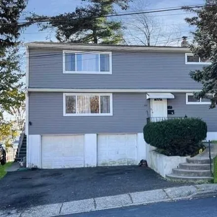 Rent this 3 bed house on 204 Echo Place in Elmwood Park, NJ 07407