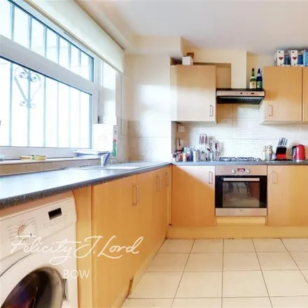 Rent this 3 bed apartment on Mollis House (2a) in Gale Street, Bromley-by-Bow