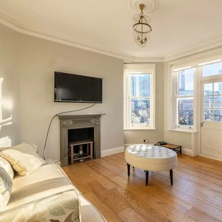 Rent this 3 bed apartment on Cornwall Mansions in Cremorne Road, Lot's Village