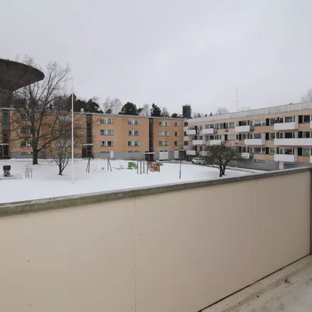 Rent this 3 bed apartment on Roihuvuorentie 6b in 00820 Helsinki, Finland