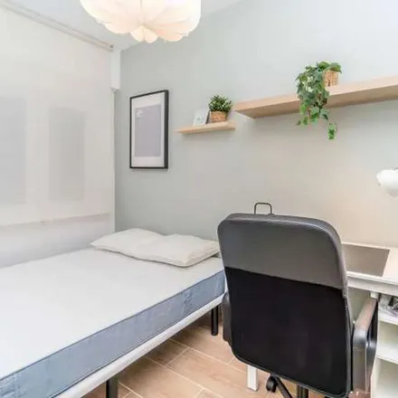 Rent this 5 bed apartment on Calle del Portillo de Balboa in 3, 47010 Valladolid