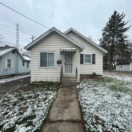 Rent this 2 bed house on 1182 8th Avenue in Flint, MI 48504