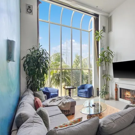 Buy this 3 bed loft on Pacific & Driftwood in Pacific Avenue, Los Angeles