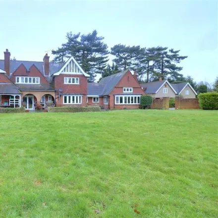 Rent this 6 bed house on Fir Tree Avenue in Stoke Poges, SL2 4NU
