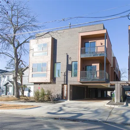 Rent this 1 bed townhouse on 425 West 9th Street in Dallas, TX 75208