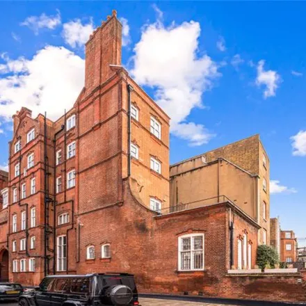 Rent this 3 bed apartment on 65 Cadogan Square in London, SW1X 0DY