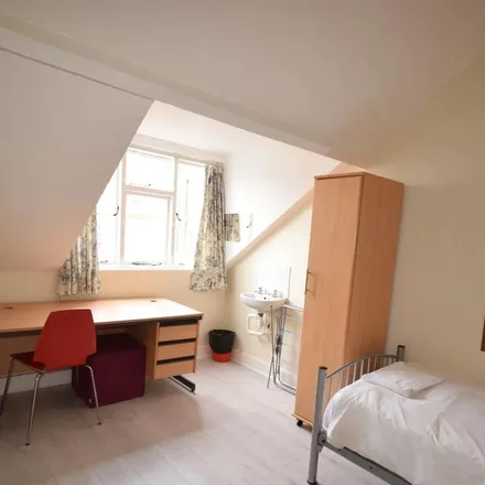 Image 2 - Bed Station Earls Court Road, 270 Earl's Court Road, London, SW5 9AW, United Kingdom - Apartment for rent
