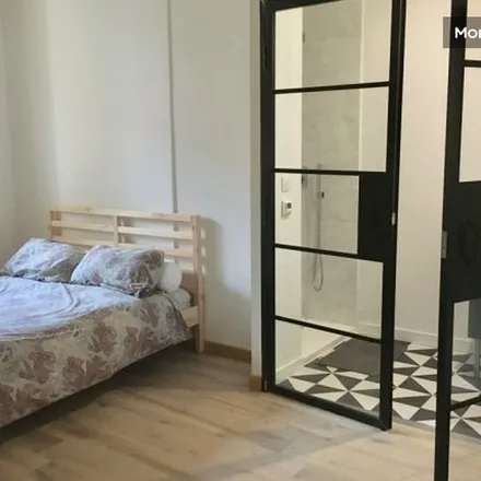 Rent this 1 bed apartment on 39 Rue Pelleport in 33800 Bordeaux, France