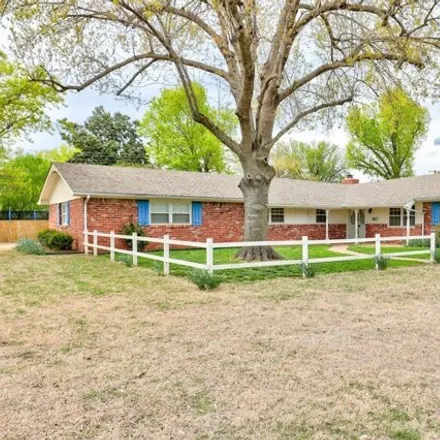Buy this 3 bed house on 1037 Lakewood Drive in Norman, OK 73072