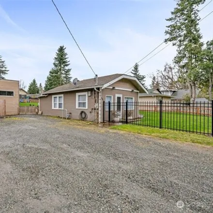Buy this 2 bed house on Lakeway Dr at Birch St in Lakeway Drive, Bellingham