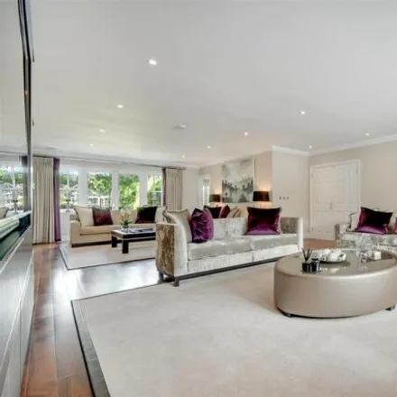 Image 4 - Greenway, Brentwood, CM13 2NP, United Kingdom - House for sale