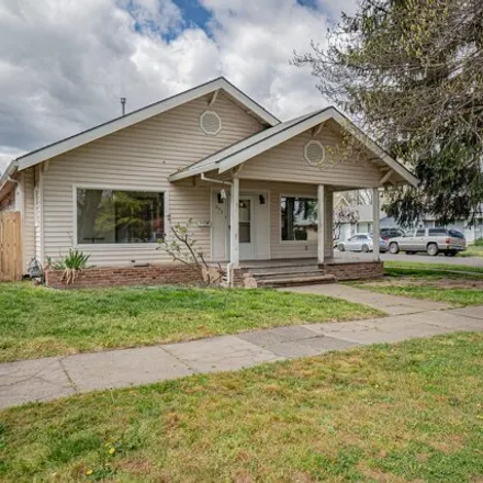 Buy this 3 bed house on 1009 West 9th Street in Medford, OR 97501