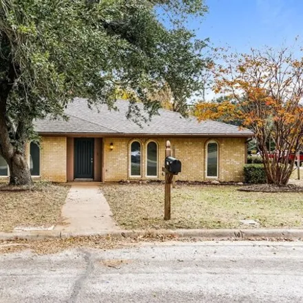 Rent this 3 bed house on 1479 Laurel Drive in Arlington, TX 76012